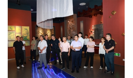 浙江省食用菌協(xié)會(huì)考察團(tuán)參觀安惠生物科技園